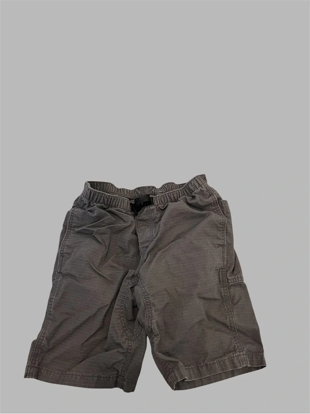 🔘GAP: Boy size L, charcoal shorts w/black belt accent & pockets preowned🔘
